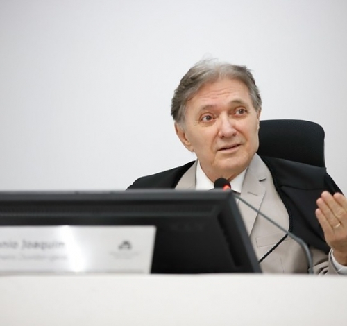 TCE vê indícios de sobrepreço e suspende licitação de R$ 257 milhões para energia solar
