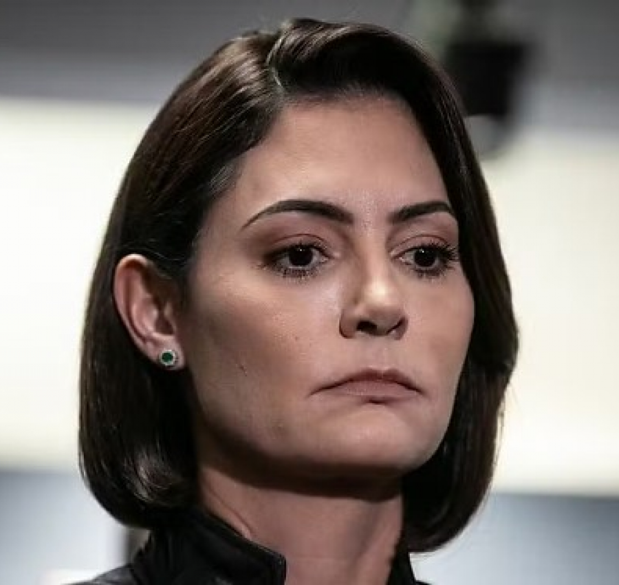 Michelle Bolsonaro deixa de seguir enteados nas redes sociais