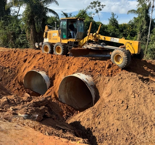 Infraestrutura rural avança em Nova Monte Verde com substituição de pontes por bueiros metálicos