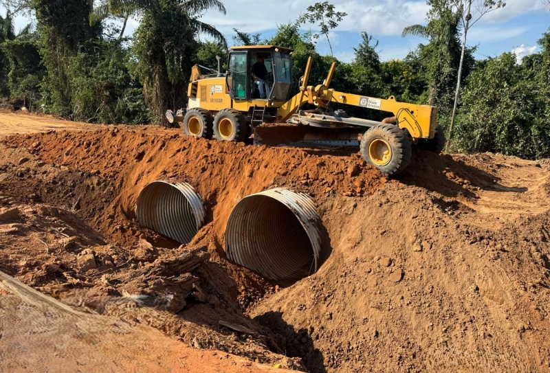 Infraestrutura rural avança em Nova Monte Verde com substituição de pontes por bueiros metálicos