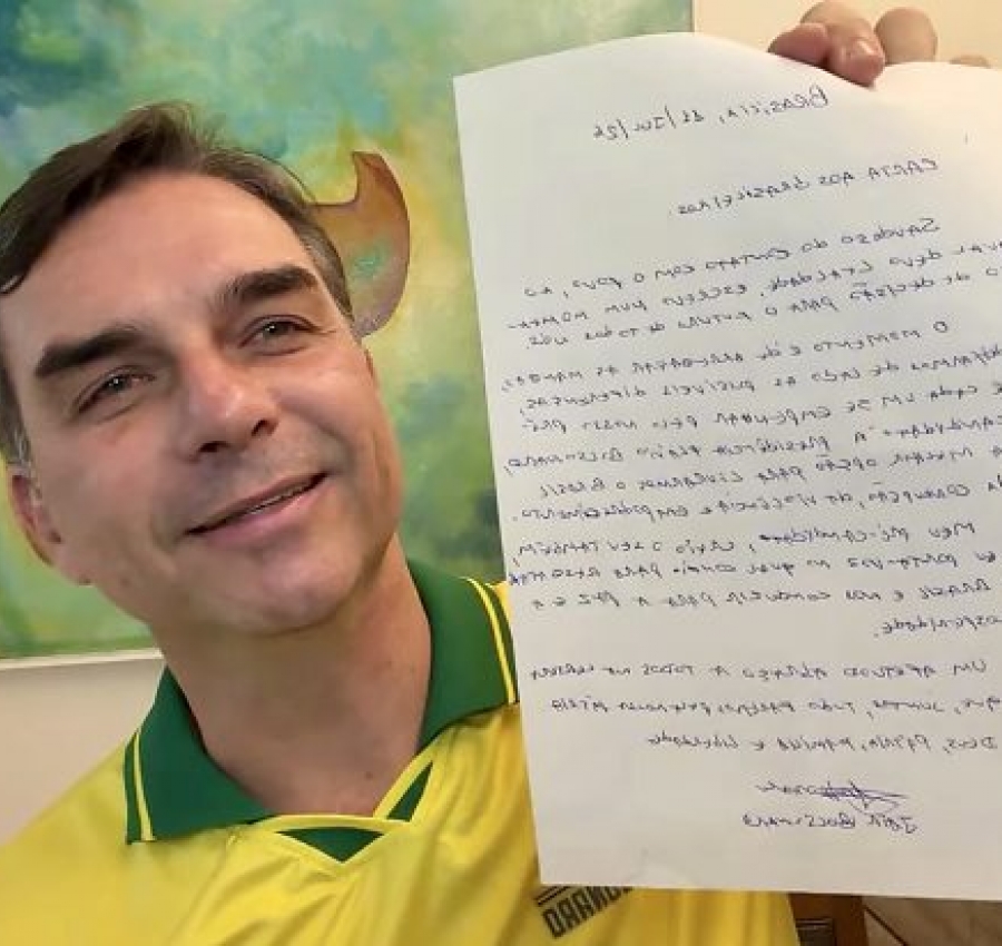 Bolsonaro convoca união da direita, oficializa Flávio como porta-voz e pede mobilização nacional